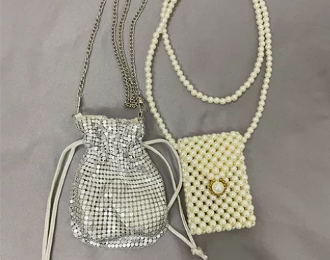 迷你斜挎包两个包邮出～ 感兴趣的话点“我想...