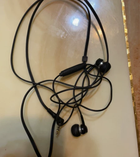 森海塞尔的耳机，买来几乎没用过 感兴趣的话...