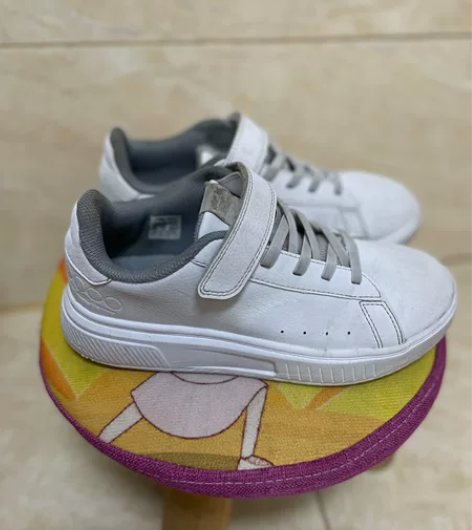 安踏小白鞋35码 感兴趣的话点“我想要”和...