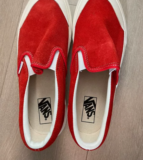 全新未穿VANS男士休闲板鞋，红色鞋面，白...