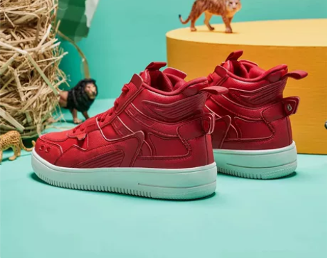 特步逆战二篮球鞋  全新未拆封 感兴趣的话...