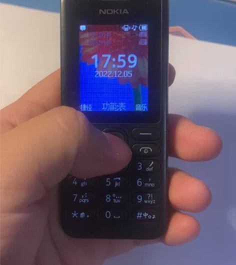 诺基亚RM-1122,直板手机。诺基亚13...