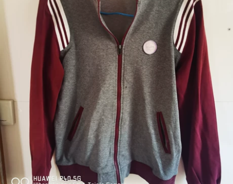 校服上衣，50元包邮不退。170码。 感兴...