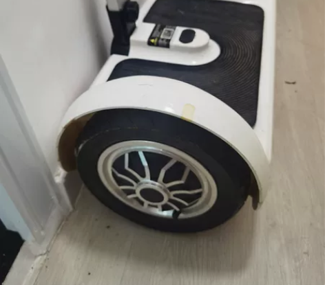 平衡车,原价2千多买的,搬家处理。 伸缩杆...