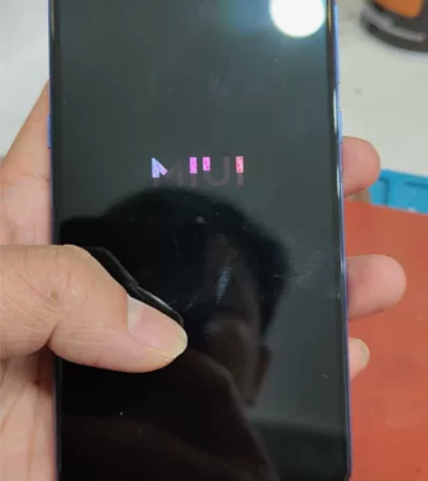 小米9，不能正常使用，开机进系统3秒左右进...