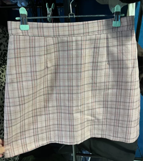 粉色A字裙 M码 几乎全新 10元 （满50包邮） 感兴趣的...