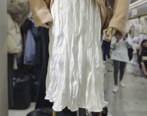 韩国秋冬季小清新松紧腰中长款皱褶半身裙女压...