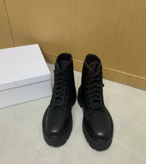 Celin*凯旋门22新款绑带短靴，超好看...