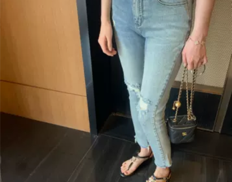 新款修身显瘦紧身小脚铅笔裤浅蓝色直筒破洞牛...