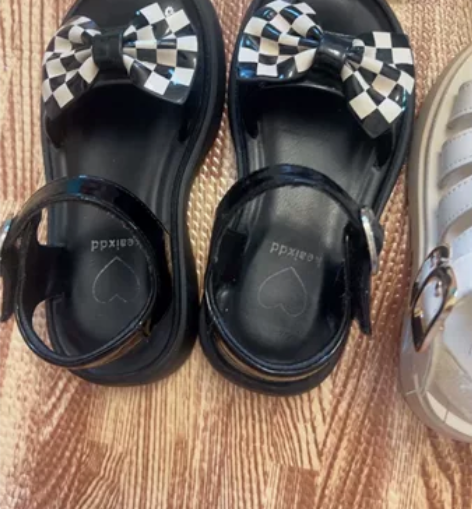 可爱响当当，童特豪，童年主题26码女童凉鞋...