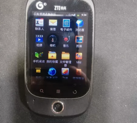 收来的老古董中兴u805手机一部，开关机功...
