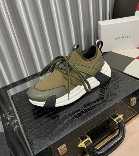 男士运动休闲鞋，采用头层牛皮拼接透气网布，...