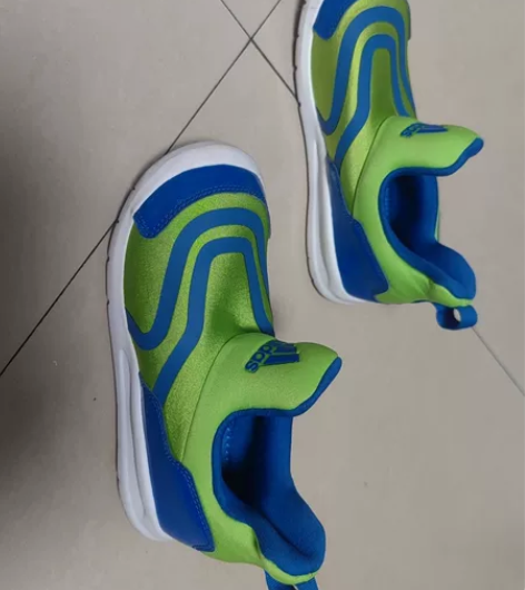 儿童运动鞋，阿迪童鞋，专柜购买，1码。内长...