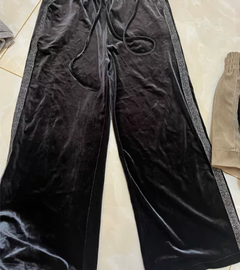 绒面阔腿裤显瘦好看 感兴趣的话点“我想要”...