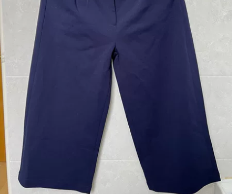 全新雪中飞藏青色八分阔腿裤通勤，外面是雪纺...