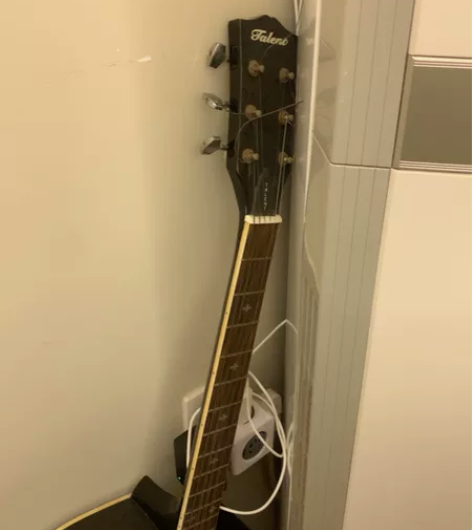 新手吉他便宜出，自提。杏林 感兴趣的话点“...