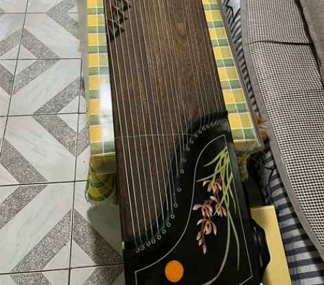 自家用古筝，音色不错，换过琴弦。一根琴弦需...