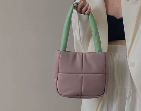 博主同款撞色手提包女小众设计师方格软皮充棉...