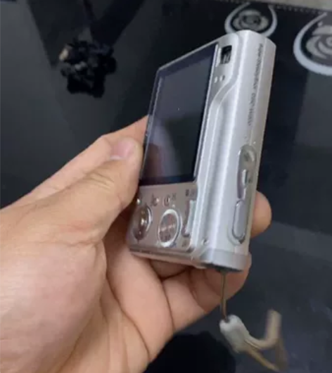 索尼w200照相机 都好用。成色看图片 3...