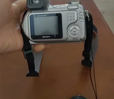 索尼DSC-H2数码相机，正常使用，1G卡...