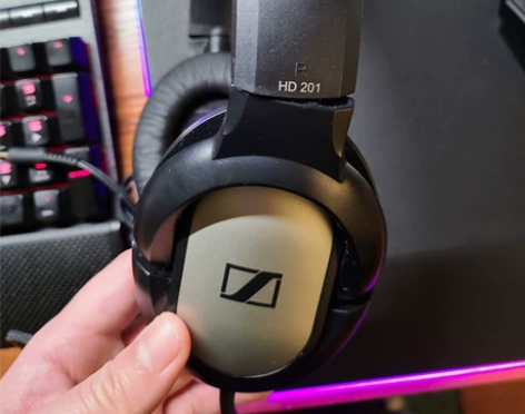 森海塞尔hd201，锦艺行货。 多年前买的...