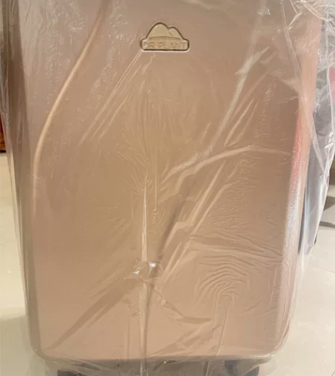 金色奢华拉杆箱 感兴趣的话点“我想要”和我...