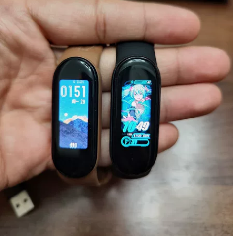 小米手环5,5nfc版本。共两个小米手环带...