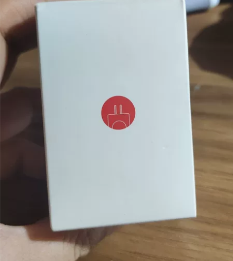 锤子18W充电头，型号CD106。接口是t...