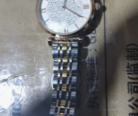 阿玛尼手表,没按电池198包邮 感兴趣的话...