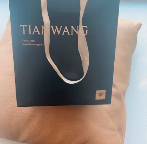 生日朋友送的全新天王男款手表、三针名表购置...