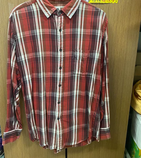 正品优衣库男士L码衬衣，成色还算不错，就是...