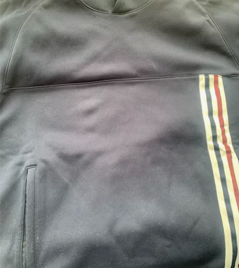 阿迪达斯男士加绒卫衣，专柜购入。尺码175...