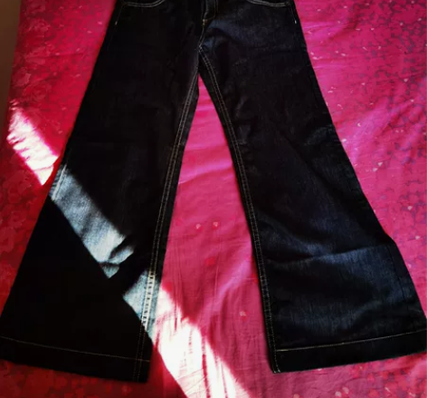 EC女生宽腿背带牛仔裤，上身很好看哦！保证...