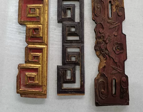 三块小木雕，有小磨损，价1oo元 感兴趣的...