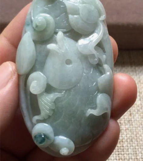 翡翠A货玉雕文玩 飘蓝花 年年有余 大鲤鱼...