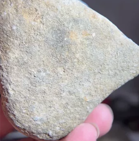 标价就是卖价，实价。莫西沙翡翠原石断口料，...