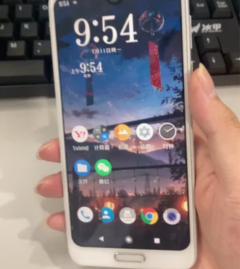 夏普r2，软银版，9成，很新了，金属边框正...