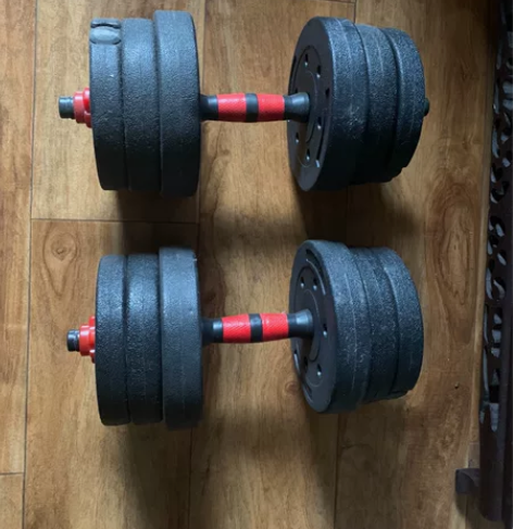 哑铃9层新拿回来没用几次。水泥块不是金属的...