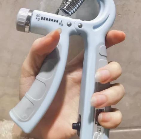 朋友开的超市，仓库堆积了一批握力器，现5....