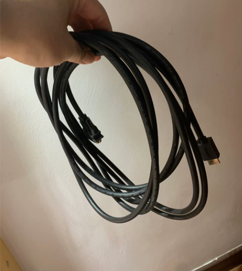 绿联视频线HDMI转dvi 好长好长的线。...