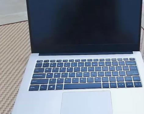 今年一月份购买的，98成新 清华同方笔记本...