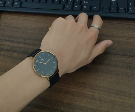 DW手表   黑金  正品保证、可小刀 表...