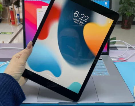 《个人闲置》男朋友送的iPad一台，用的时...