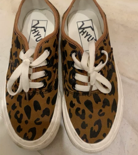 豹纹系带帆布鞋 35码没穿过几次 鞋子质量...