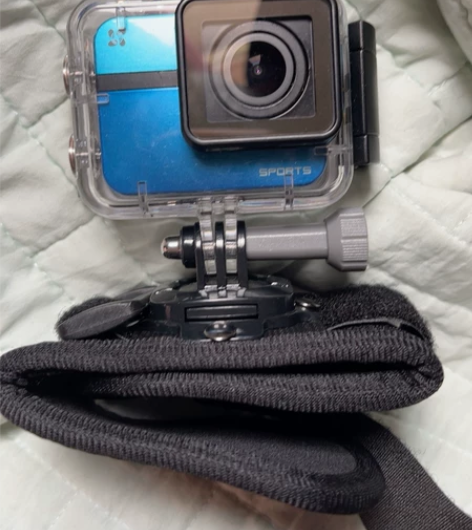 全新仅用过一次的运动相机 带防水壳等工具可...