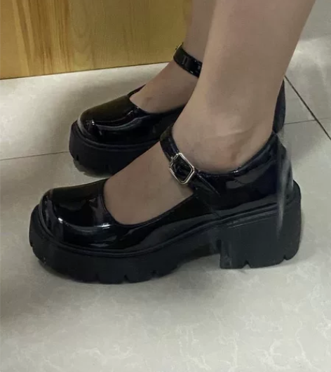 玛丽珍鞋鞋、35江浙沪包邮。穿了两次，因为...