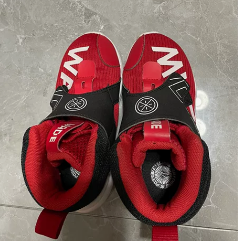 李宁篮球鞋儿童，31码，内长195cm，穿...