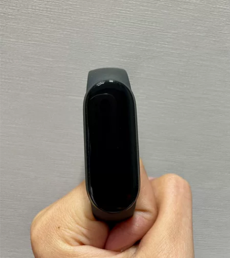 小米手环6 原价199 可包邮 99新 轻...