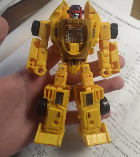 孩之宝变形金刚遗产系列抢劫飞天虎，上过第三...