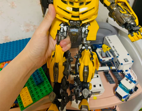 合金版大黄蜂变形金刚，孩子有一个，朋友送的...